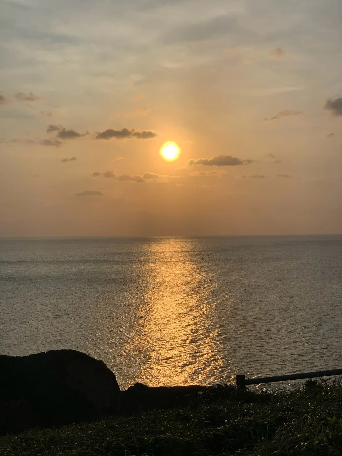 奄美の海と岬を染める夕暮れ